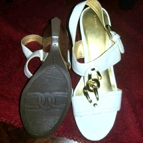 Sandals - Picture 3 of 3